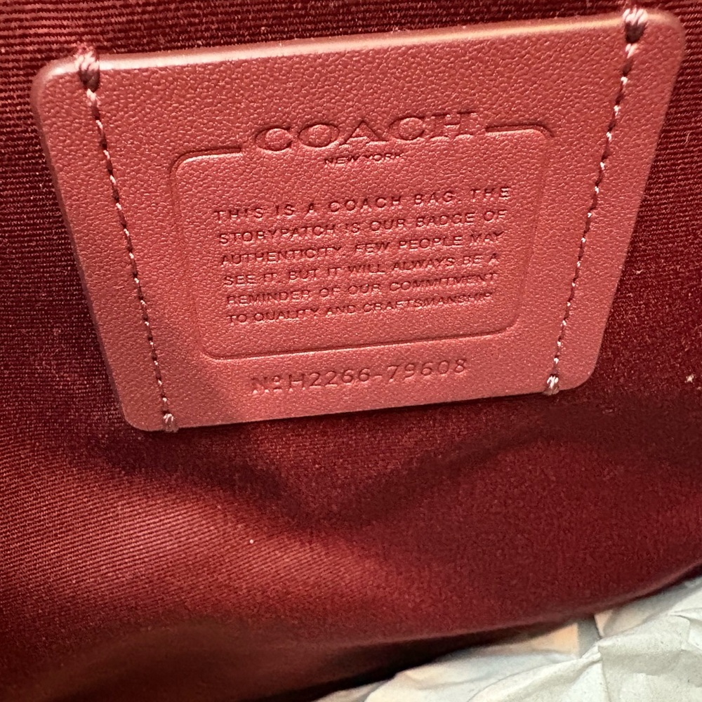 Authentic Coach Gallery Tote Red Apple Leather – NWT Style 79608 - Picture 2 of 8